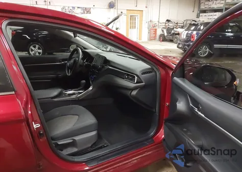 2021 Toyota Camry Le Hybrid z USA, uszkodzony, nr VIN 4T1C31AK0MU031723